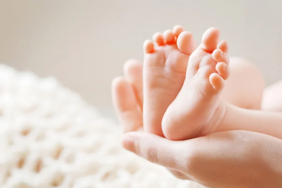 Επίδομα γέννησης: Κατατέθηκε στη Βουλή η αναδρομική αύξησή του