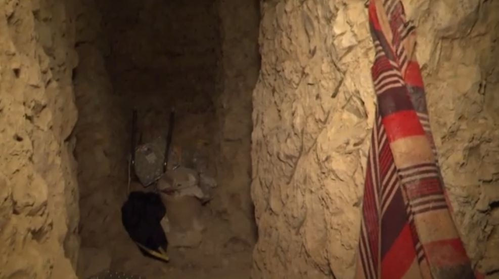 Προσήχθη ο πατέρας που ζει με την οικογένειά του σε σπηλιά – αναζητούνται τα παιδιά