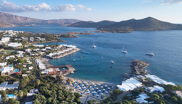 “Στο σφυρί” και το Elounda Beach του Ομίλου Μαντωνανάκη