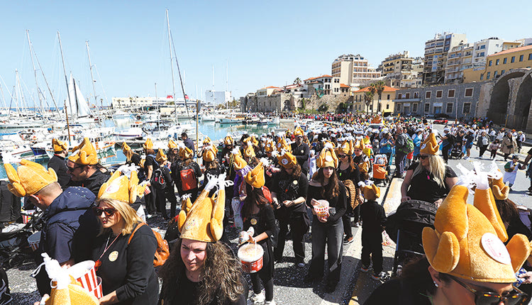 Ξεφάντωσαν οι Ηρακλειώτες στο «Καστρινό Καρναβάλι»