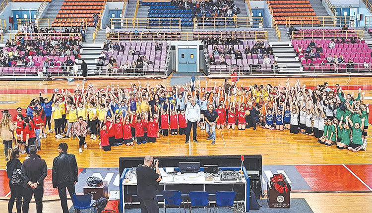 Aπό τους αγώνες βόλεϊ Δημοτικών Σχολείων που έγιναν στα Δύο Αοράκια