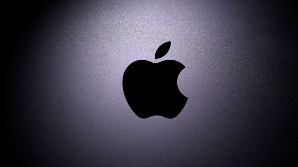 Η κυβέρνηση Μπάιντεν μηνύει την Apple