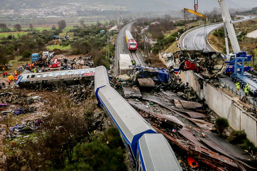 «Συγκάλυψη τέλος»: Το μήνυμα μαθητών του Ηρακλείου για τα Τέμπη