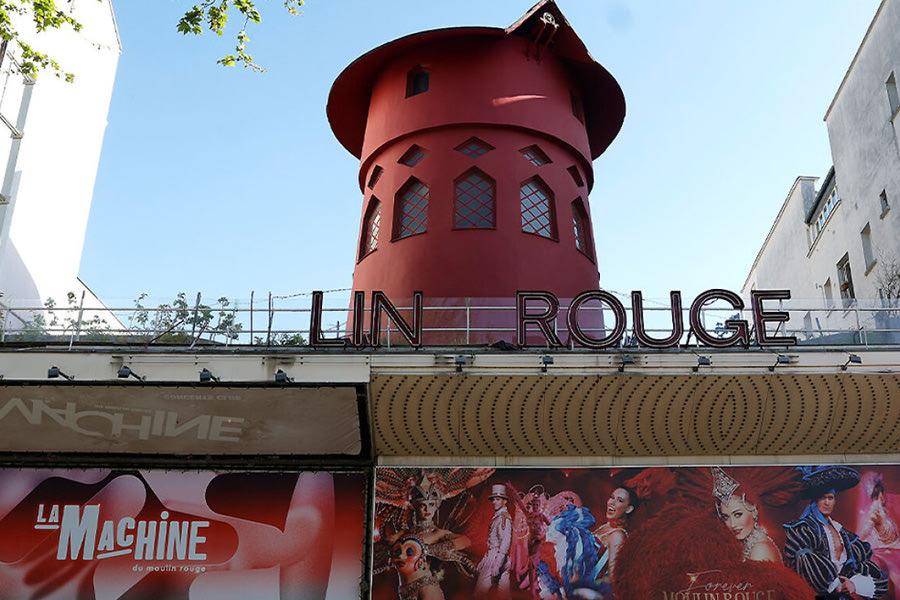 Έπεσε στο έδαφος η φτερωτή του εμβληματικού Moulin Rouge στο Παρίσι