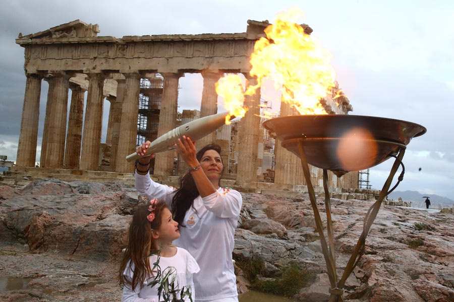 Στους δρόμους της Αθήνας ταξιδεύει η Ολυμπιακή Φλόγα