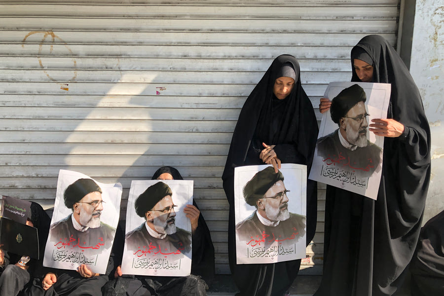 Ιράν: Τεράστιο πλήθος συγκεντρώθηκε για να αποχαιρετήσει τον πρόεδρο Ραϊσί