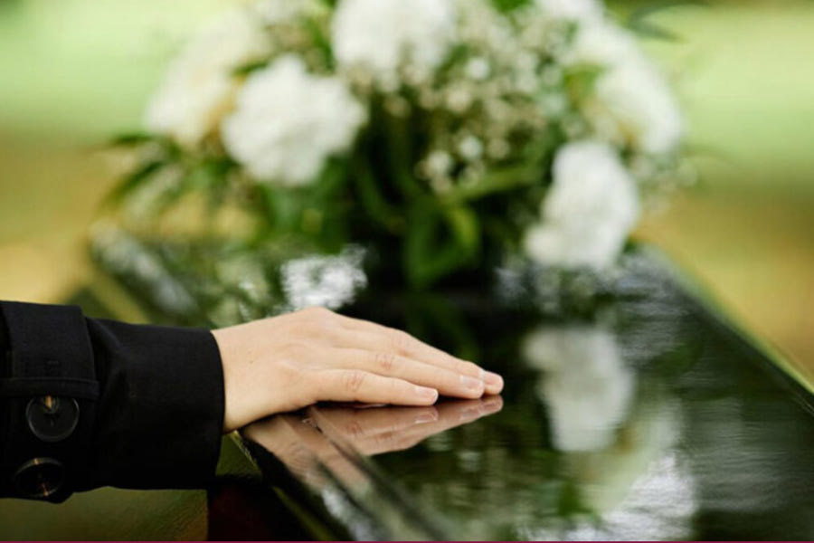Γιατί αρνείται πεισματικά η μητρόπολη Πέτρας να δώσει άδεια κηδείας;