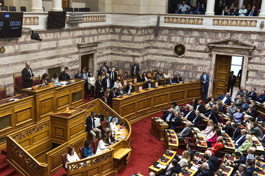 Βουλή: Σήμερα η «προ ημερησίας» αντιπαράθεση των αρχηγών για την ακρίβεια
