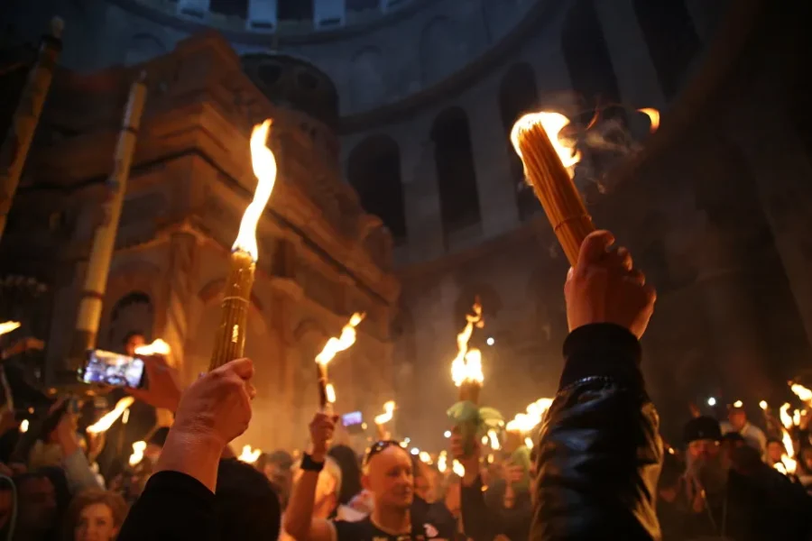 Στα Ιεροσόλυμα για το Άγιο Φως ελληνική αντιπροσωπεία