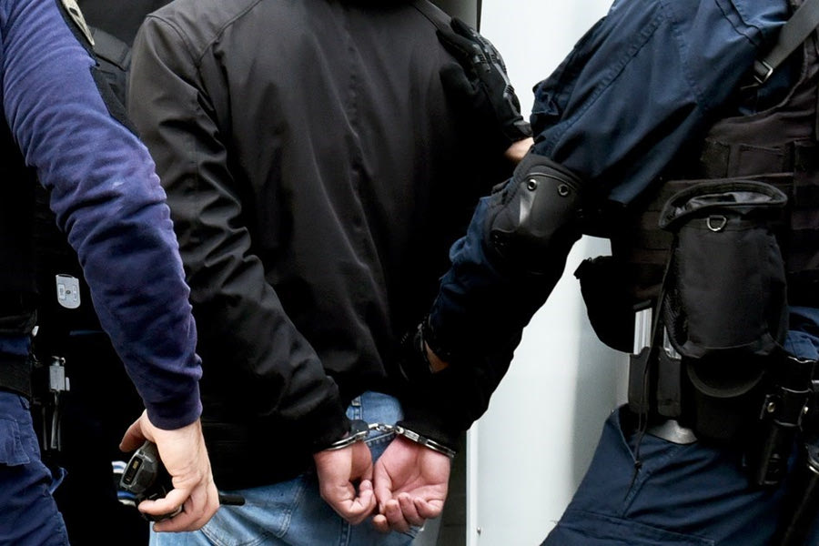 Κατακόρυφη η αύξηση των προσαγωγών και των συλλήψεων σε Αθήνα και Θεσσαλονίκη