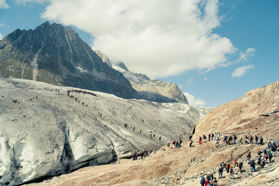 Εβερεστ: Περίοδος «συνωστισμού» με ουρές ορειβατών και προβληματισμός για τον υπερτουρισμό