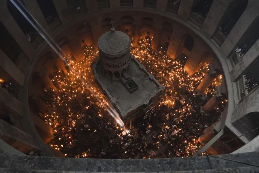 Δείτε ζωντανά την τελετή Αφής του Αγίου Φωτός στα Ιεροσόλυμα