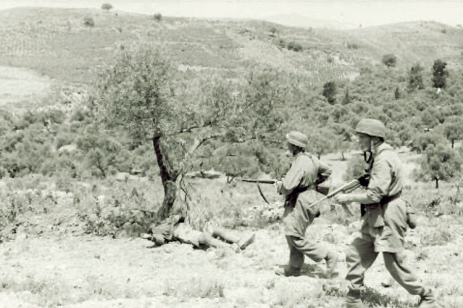 Μάιος 1941. Γερμανοί αλεξιπτωτιστές προωθούνται στον τομέα των Χανίων