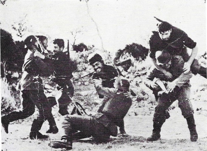 Είναι τελικά γνήσια η φωτογραφία που δείχνει κρητικούς να παλεύουν με Γερμανούς στρατιώτες;