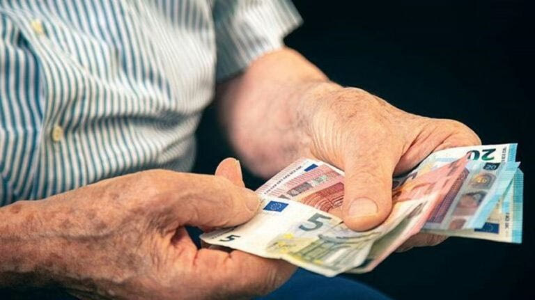ΕΦΚΑ: Συνταξιοδότηση για όσους έχουν οφειλές έως 30.000 ευρώ – Αναλυτικά τα βήματα