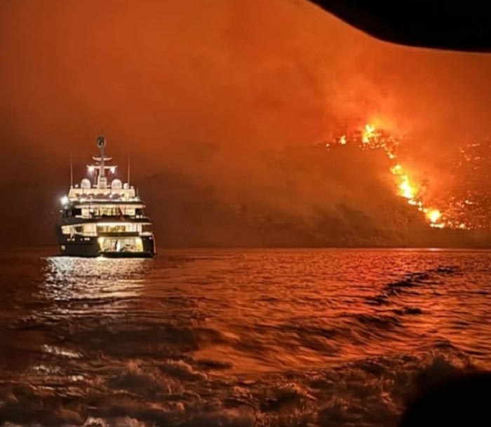 Φωτιά σε δασική έκταση στην Ύδρα – Καταγγελία ότι προκλήθηκε από πυροτεχνήματα