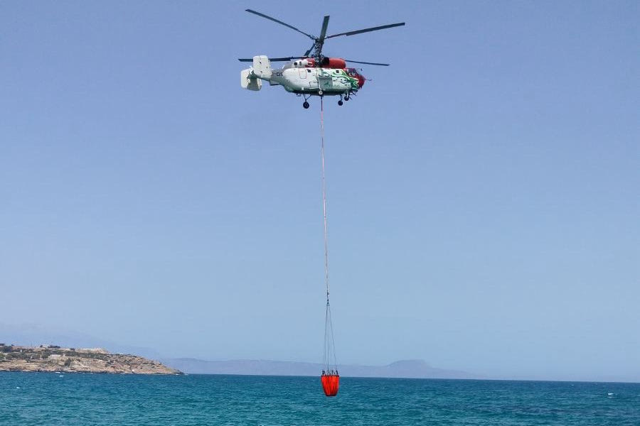 Υπό έλεγχο η φωτιά στα Ακούμια και τα Τρία Μοναστήρια