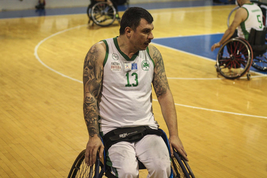 Σαντορίνη: Οπαδός χτύπησε Χανιώτη αθλητή της ομάδας μπάσκετ με αμαξίδιο του Παναθηναϊκού