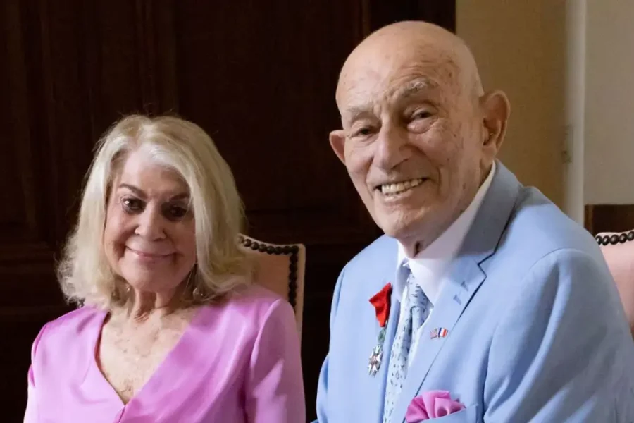 Γαλλία: Βετεράνος του Β’ Παγκοσμίου Πολέμου 100 ετών παντρεύτηκε την 96χρονη σύντροφό του στη Νορμανδία