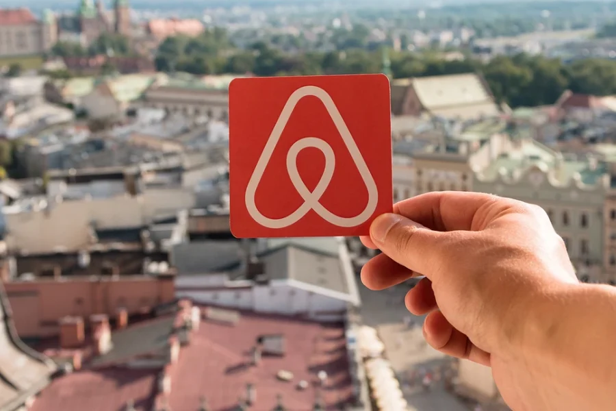 Airbnb: Τι αλλαγές σχεδιάζονται από το φθινόπωρο