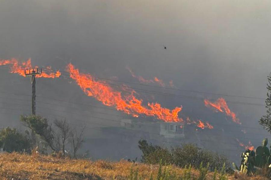 Φωτιά στη Σέριφο: Νέο μήνυμα από το «112» για απομάκρυνση από τέσσερις οικισμούς