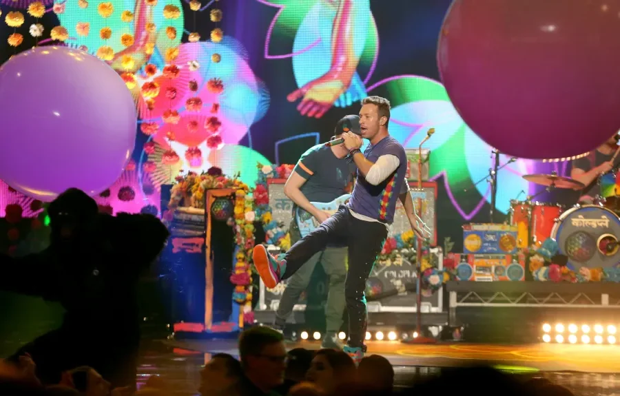 Coldplay: Ηλιακά πάνελ, δάπεδα με κινητική ενέργεια και ένα δέντρο για κάθε θαυμαστή