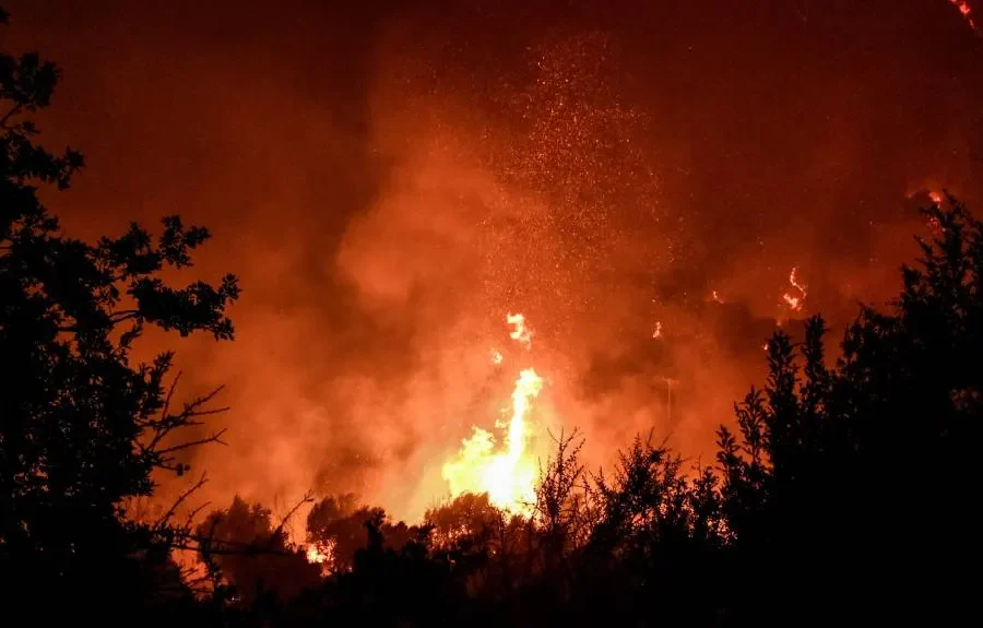 Μήνυμα του 112 στους κατοίκους της περιοχής Άνω Δασκαλειό να απομακρυνθούν προς Κερατέα