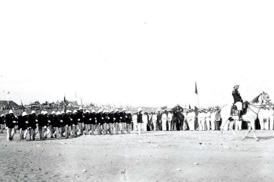 Κρήτη 1897. Παρέλαση γαλλικών στρατευμάτων πιθανότατα στα Χανιά