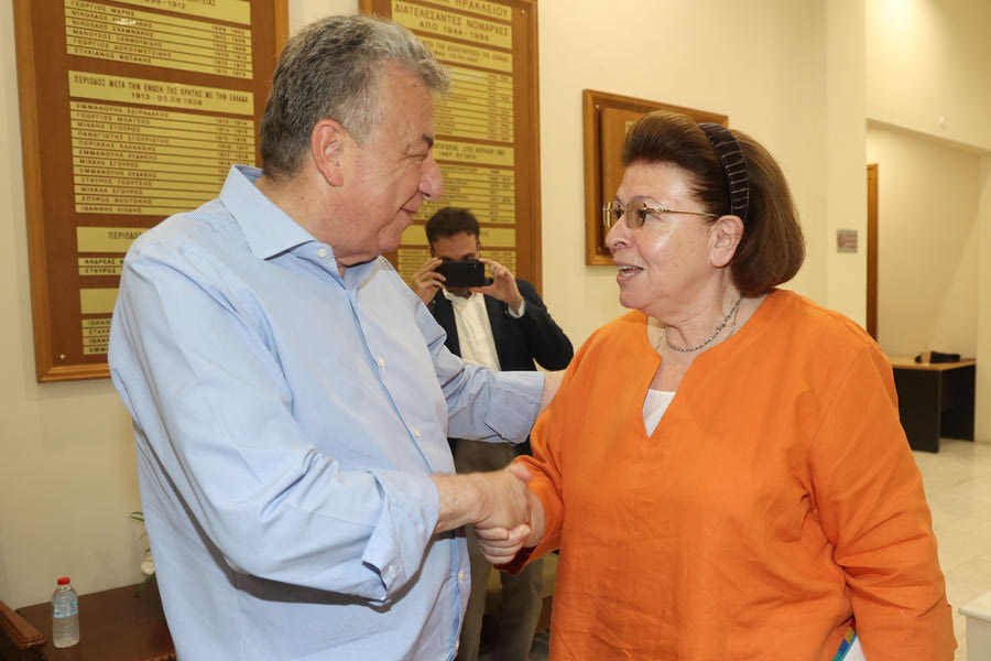 Λύσεις για όλα υποσχέθηκε η Λίνα Μενδώνη στη συνάντηση με τον Σταύρο Αρναουτάκη στην Περιφέρεια