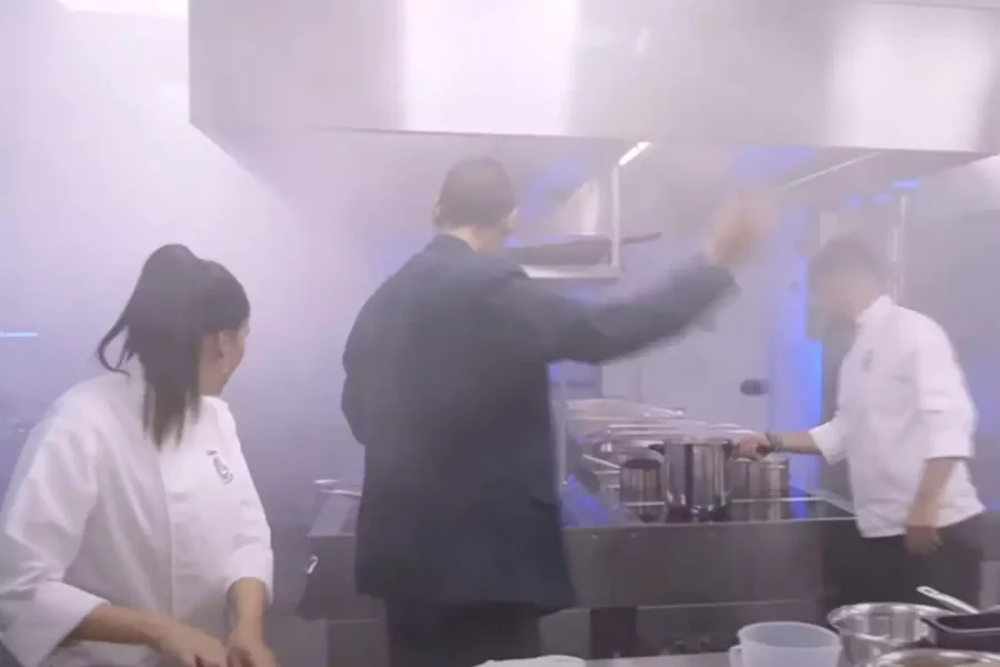 Τελικός MasterChef : «Πνίγηκε» από τους καπνούς στην κουζίνα ο Κοντιζάς