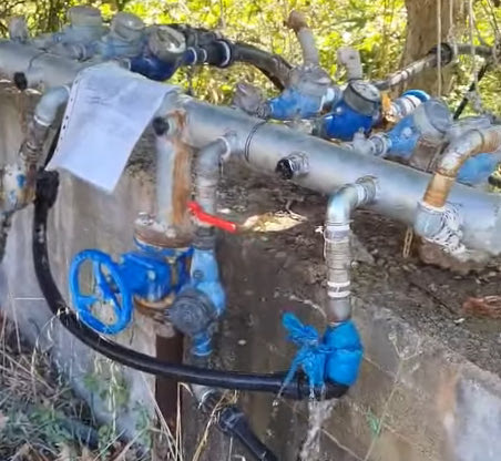 Bίντεο – ντοκουμέντο: Έκλεβε νερό από δημοτικό δίκτυο άρδευσης για να ποτίζει τις καλλιέργειες του!