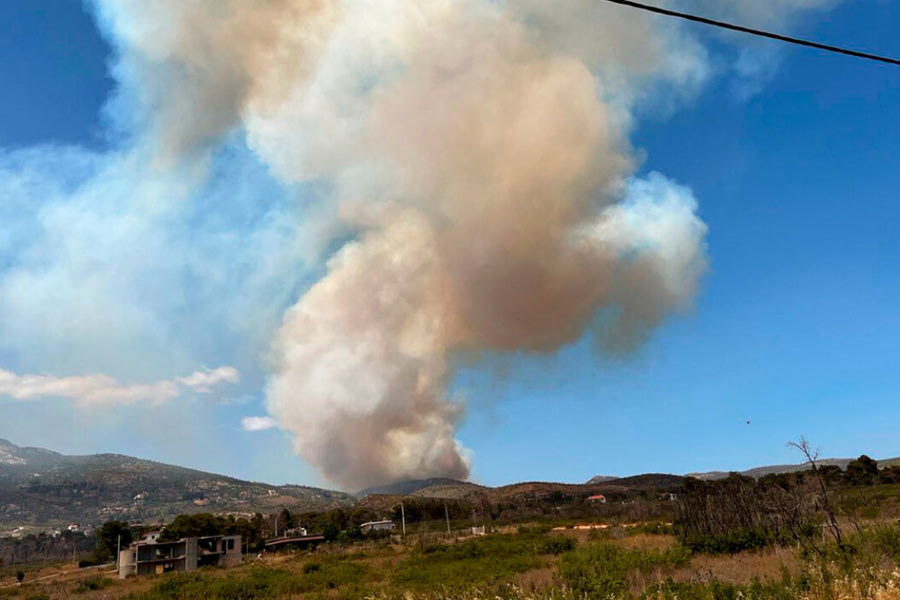 Φωτιά τώρα στο Κατσιμίδι Πάρνηθας – Καίγεται δασική έκταση