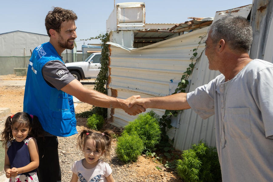 Ο ελληνικής καταγωγής ηθοποιός Θίο Τζέιμς Παγκόσμιος Πρεσβευτής Καλής Θέλησης των Ηνωμένων Εθνών.