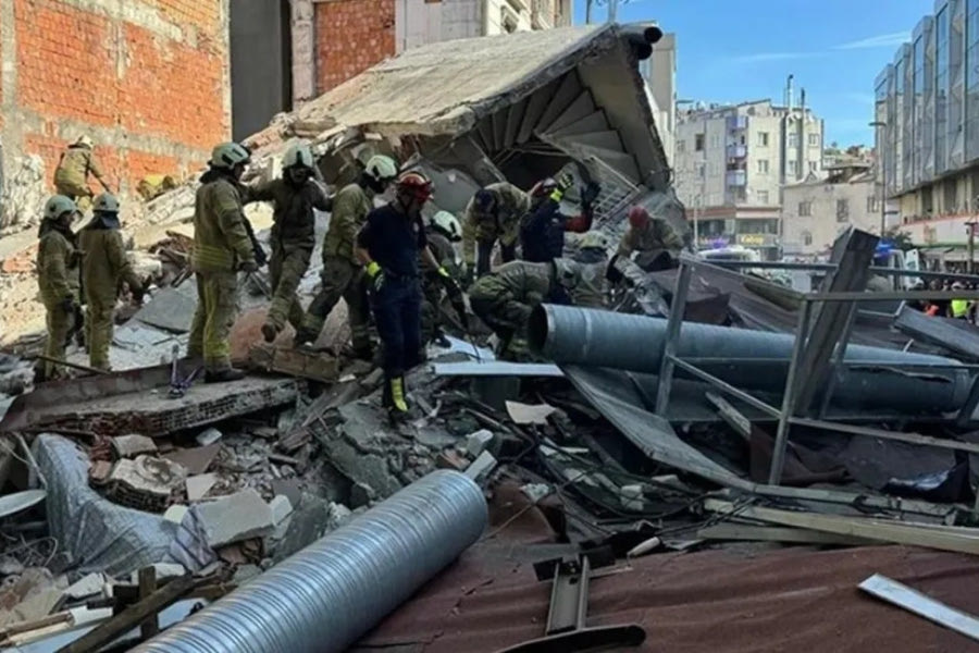 Κατέρρευσε κτήριο στην Κωνσταντινούπολη- Φόβοι για νεκρούς