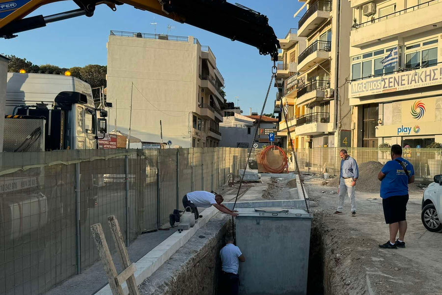 Ξεκίνησε η τοποθέτηση υπόγειων κάδων απορριμμάτων και στο κέντρο του Ηρακλείου