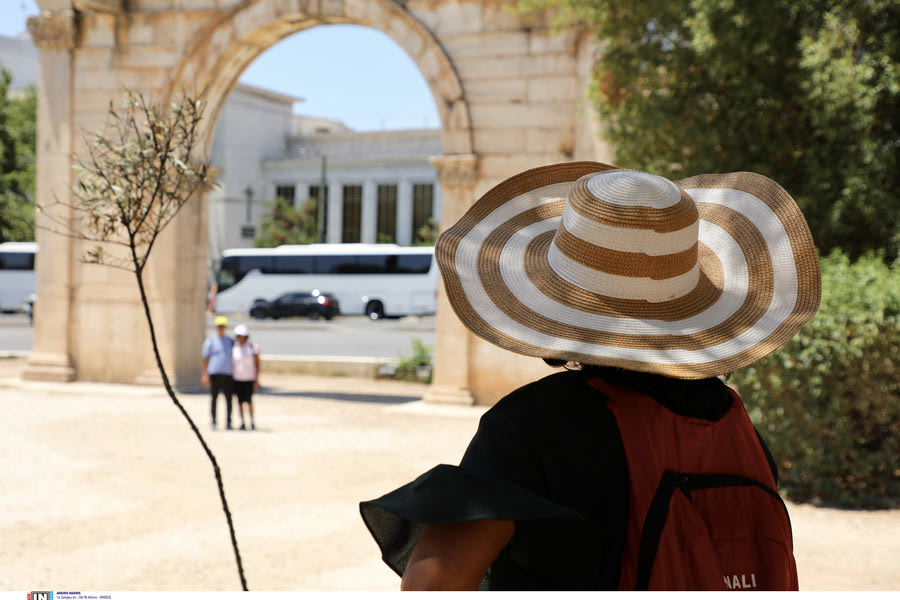 Στα όρια του καύσωνα η χώρα – στο κόκκινο παραμένει ο υδράργυρος και στην Κρήτη