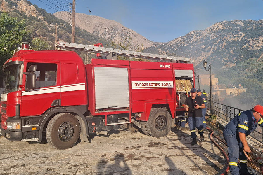 Υπό πλήρη έλεγχο η φωτιά στο Κατωφύγι – βίντεο του patris.gr από την κατάσβεση
