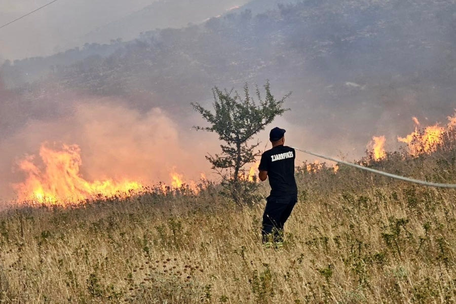 Πυρκαγιά στην Αλβανία: Ελληνικά Canadair στην μάχη με τις φωτιές