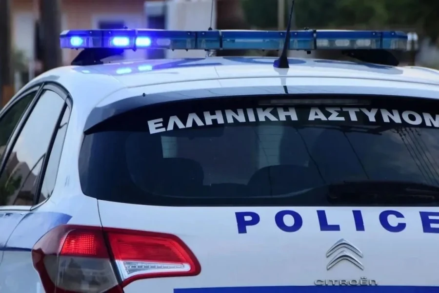 Επτά συλλήψεις από την αντιτρομοκρατική για τρεις εμπρησμούς στην Αθήνα