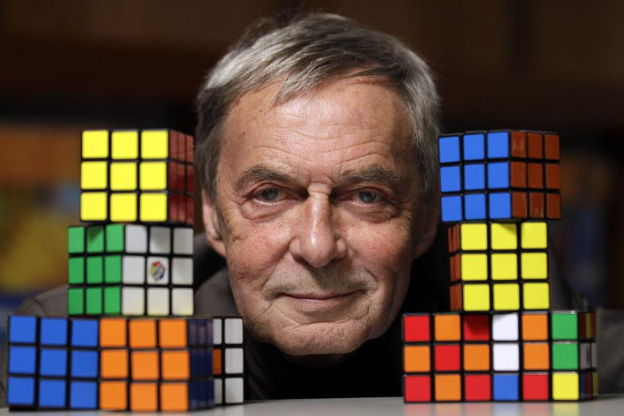 O εφευρέτης του κύβου του Rubik αποκάλυψε σε πόσο χρόνο μπορεί να λύσει το εμβληματικό παζλ