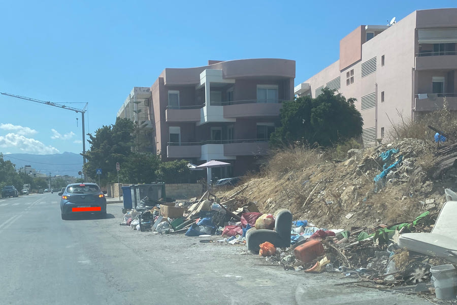 Τραγική η κατάσταση στους δρόμους : Χωματερές παντού!