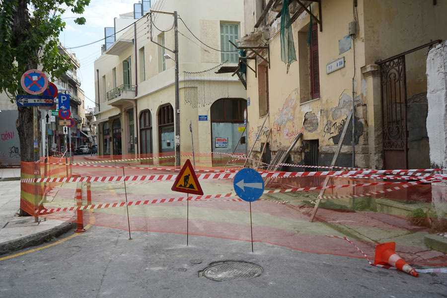 Ο Δήμος Ηρακλείου συνεχίζει τις ασφαλτοστρώσεις και ζητάει την κατανόηση των κατοίκων
