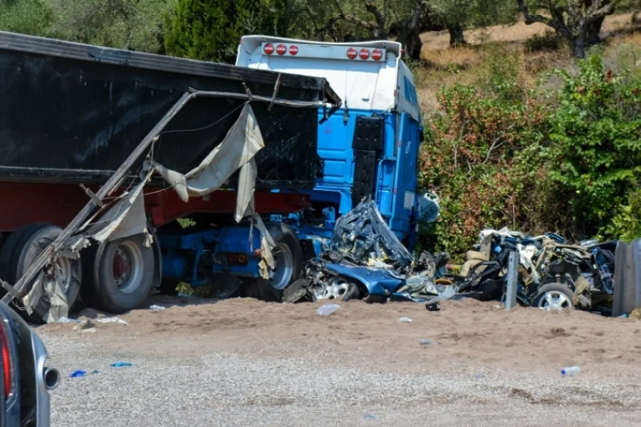 Τροχαίο στη Μεσσηνία: Φρουρούμενος νοσηλεύεται ο οδηγός της νταλίκας – 4 νεκροί, ανάμεσά τους δύο παιδιά