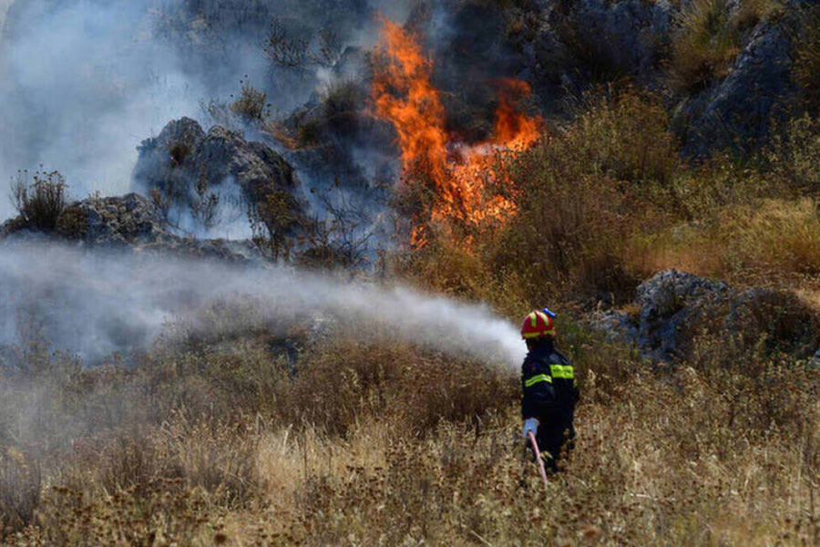 Φωτιά στη Φωκίδα – Εστάλη 112 για την εκκένωση του Μισόκαμπου