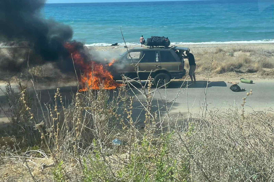 Ρέθυμνο: Στις φλόγες τυλίχθηκε όχημα στην Εθνική Οδό