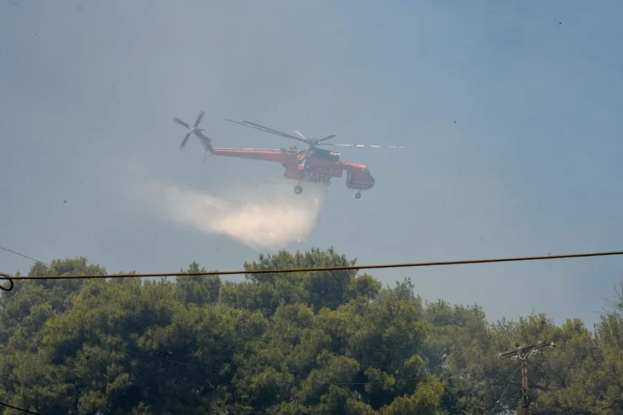 Φωτιά στη Θέρμη Θεσσαλονίκης – Εστάλη 112, σηκώθηκε κι ένα ελικόπτερο