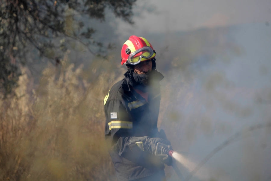 Φωτιά ξέσπασε στη Τζια – Μήνυμα από το 112