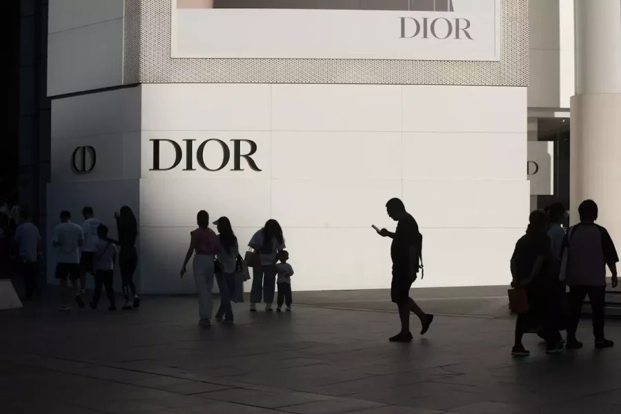 Armani – Dior: Αντιμετωπίζουν ιταλική αντιμονοπωλιακή έρευνα για εργασιακές πρακτικές