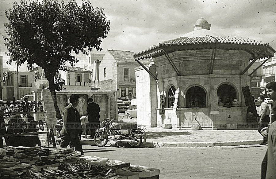 1973, στο Ηράκλειο πλατεία Κορνάρου