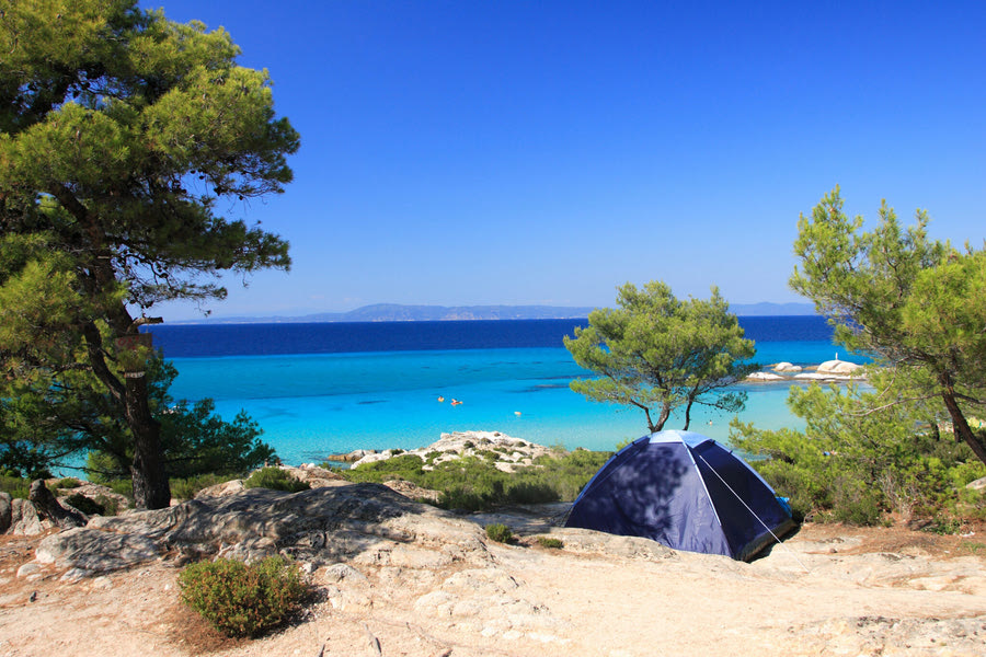 Κάμπινγκ για φθηνότερες και ξέγνοιαστες διακοπές δίπλα στη θάλασσα